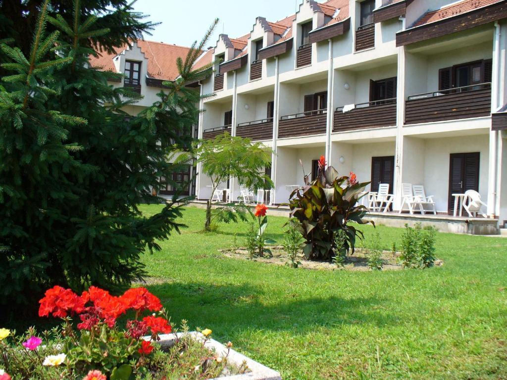 Siesta Club Apartman Harkan Exterior foto