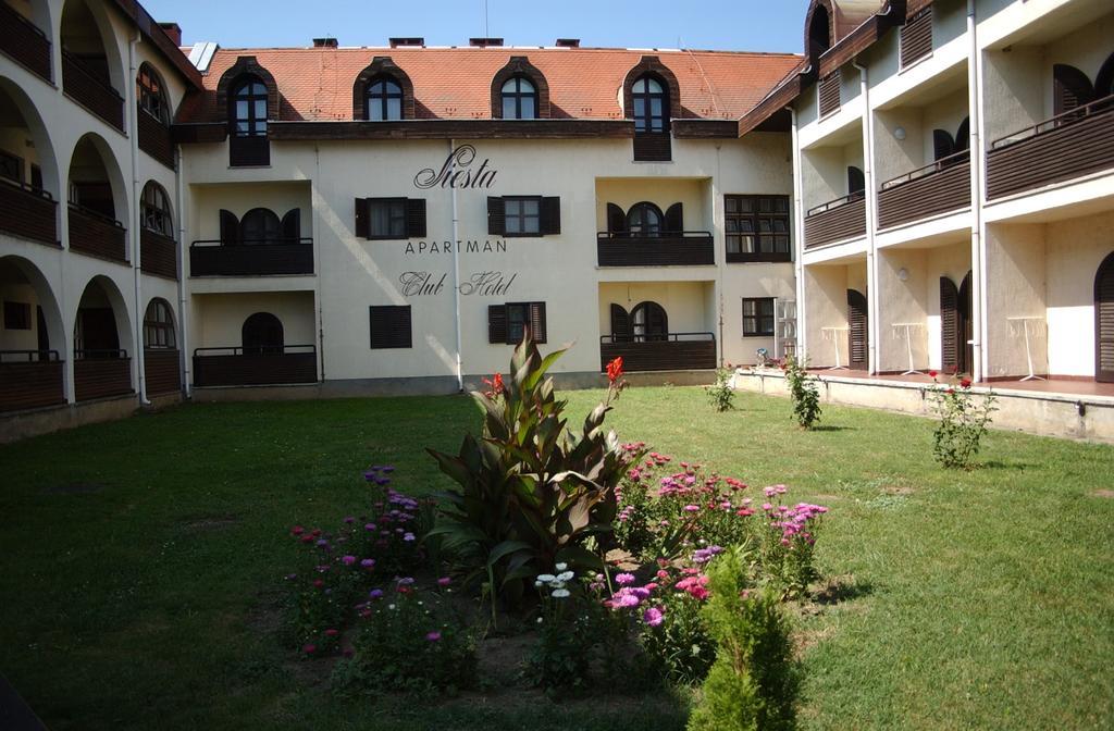 Siesta Club Apartman Harkan Exterior foto