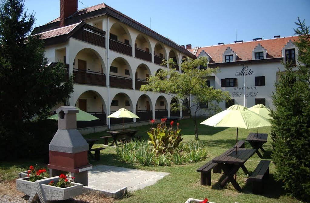 Siesta Club Apartman Harkan Exterior foto
